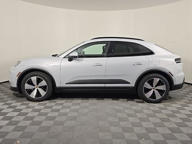 Certified 2025 Porsche Macan Electric image 2