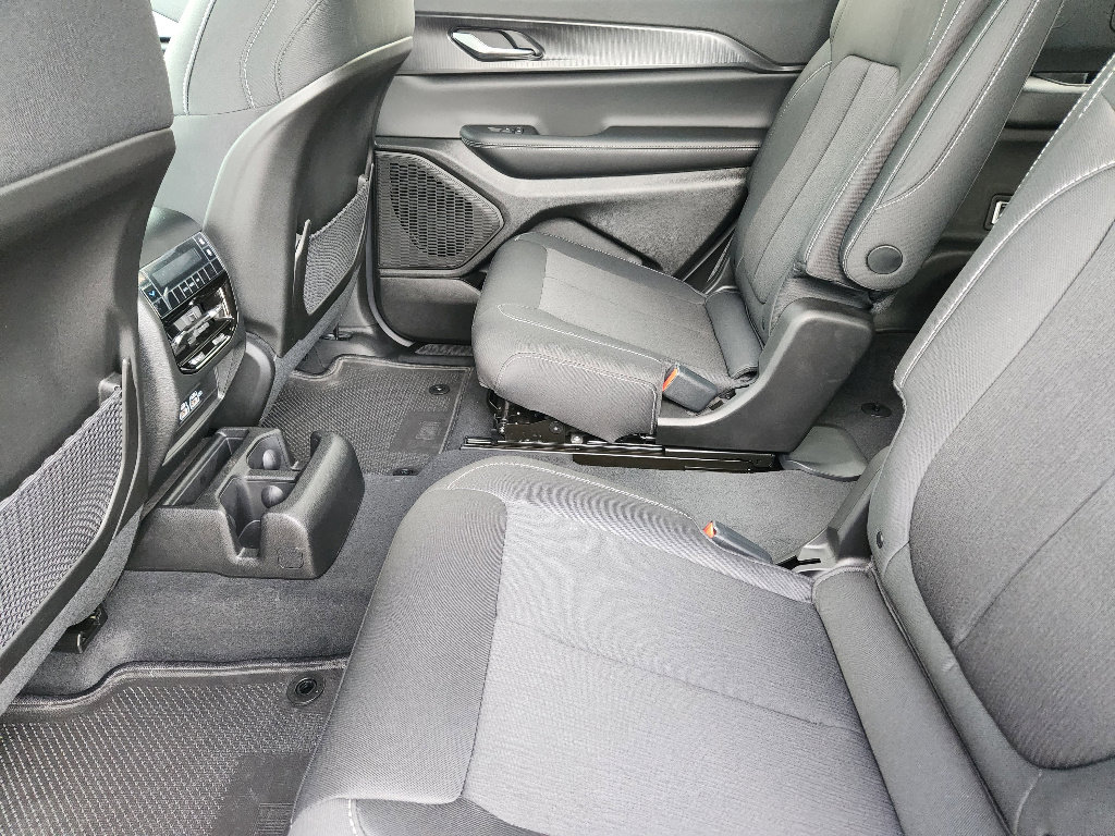 New 2025 Jeep Grand Cherokee L Laredo image 19