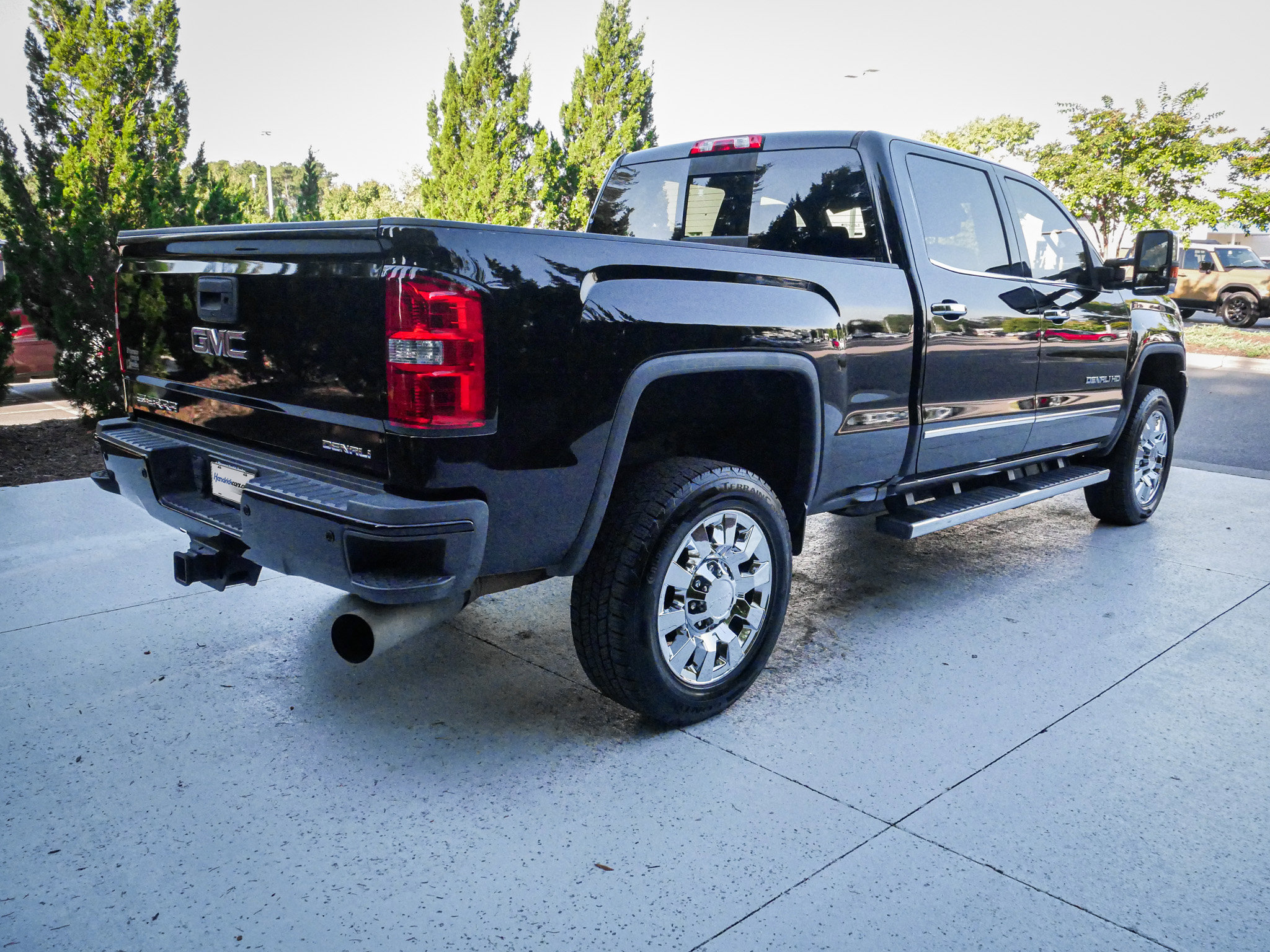 Used 2019 GMC Sierra 2500 Denali w/ Duramax Plus Package AWD/4WD image 10