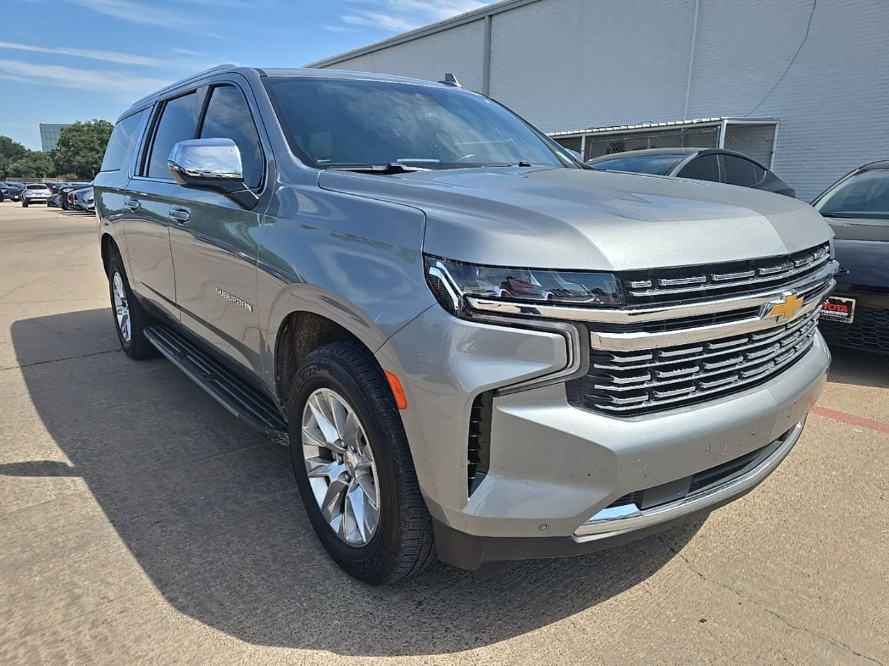 Used 2023 Chevrolet Suburban Premier AWD/4WD image 3