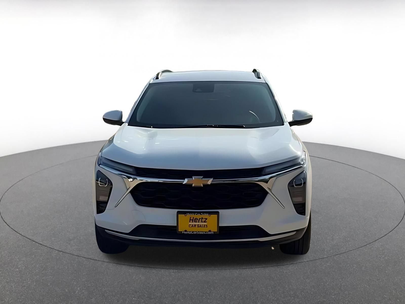 Used 2025 Chevrolet Trax LT FWD image 4