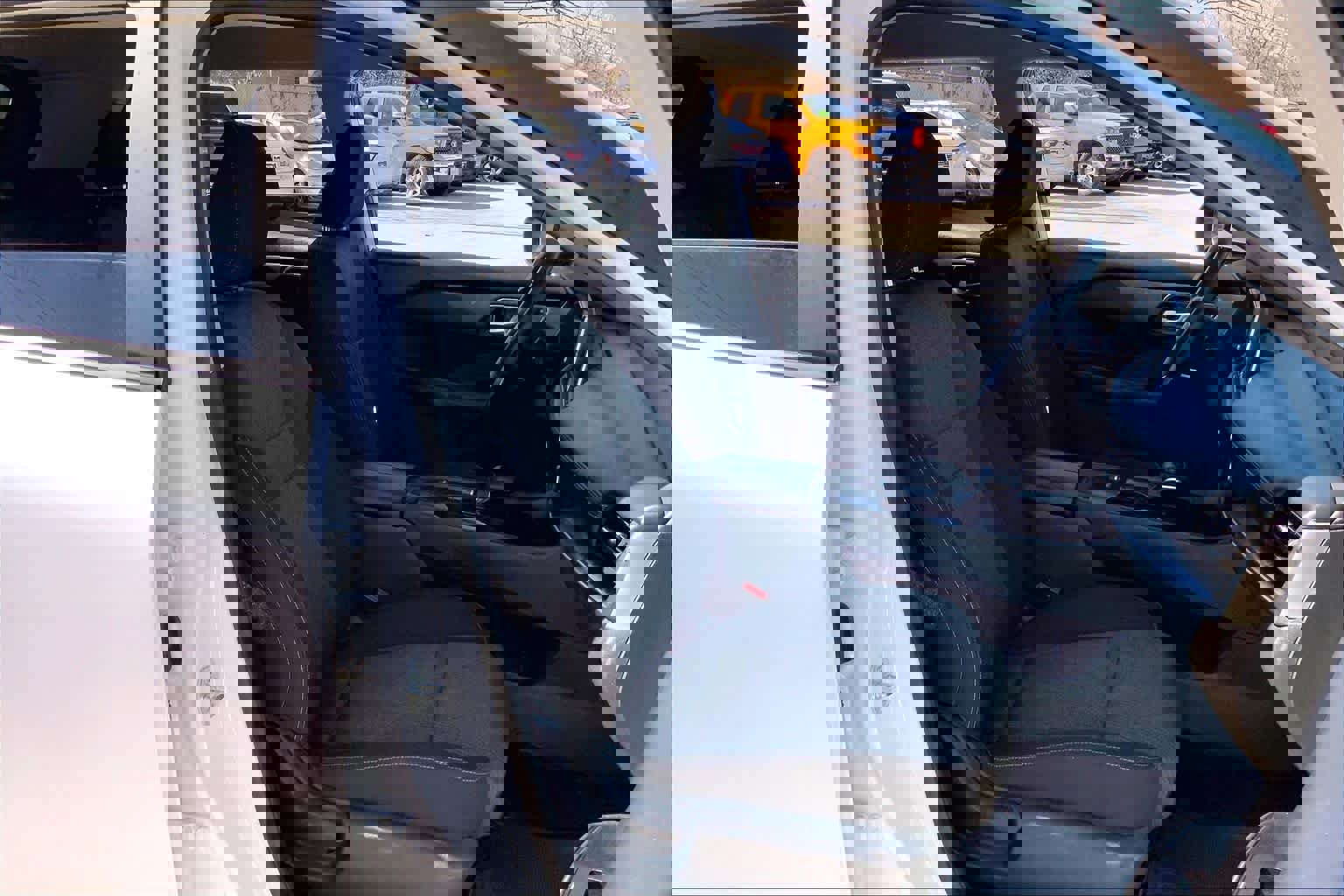 Used 2024 Nissan Rogue SV image 9