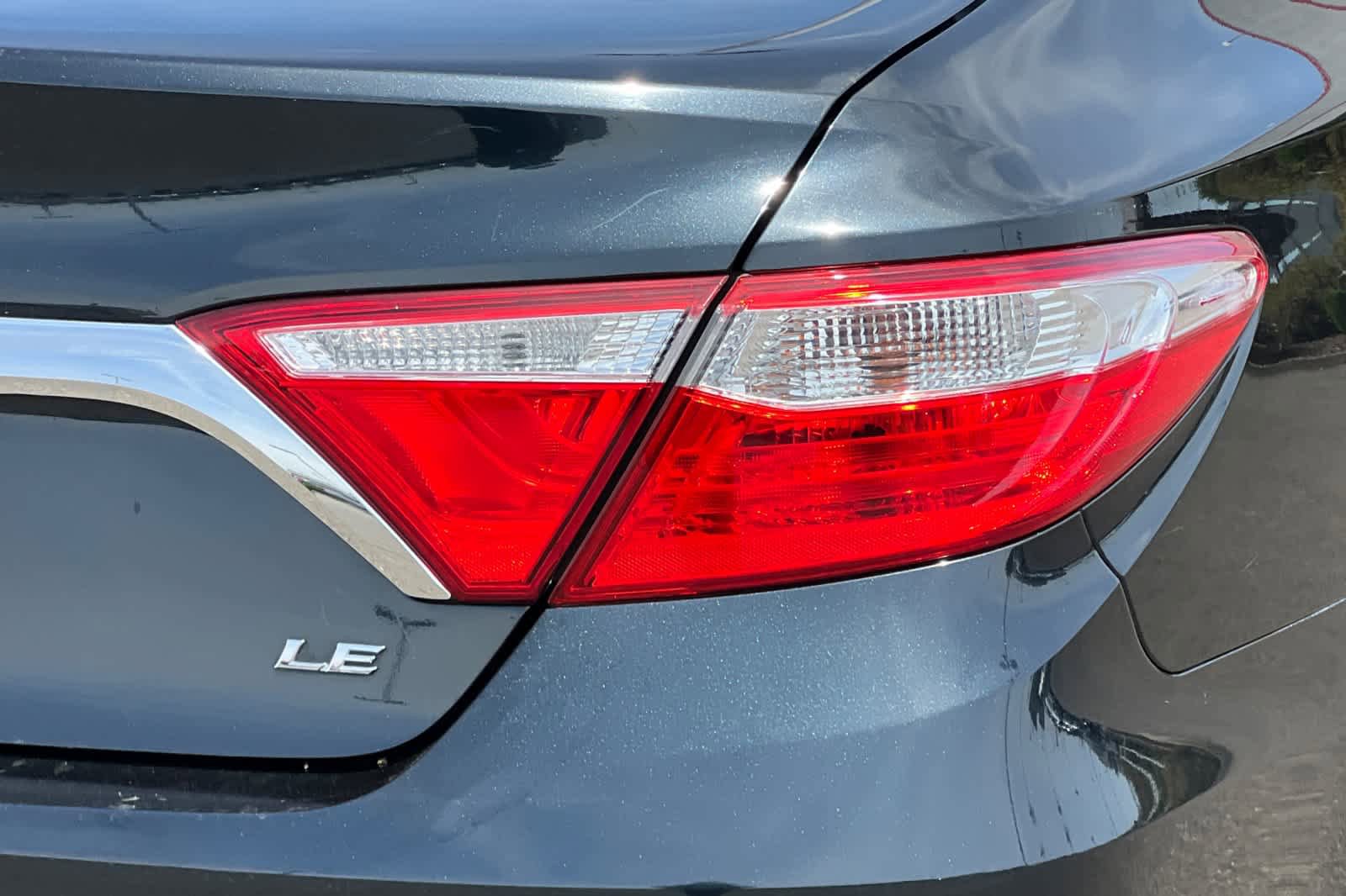 Used 2015 Toyota Camry LE FWD image 29