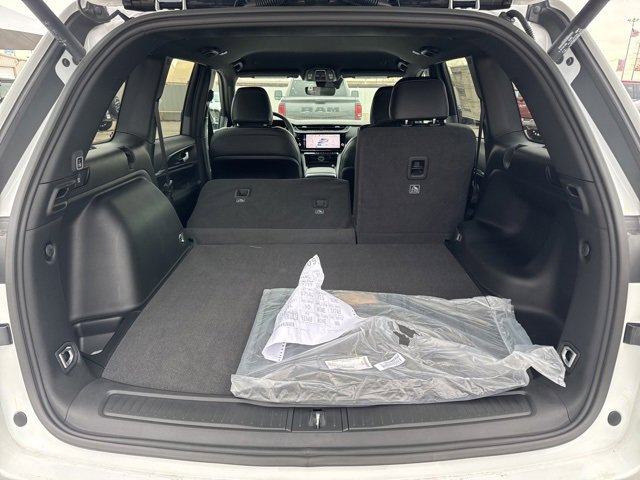 New 2026 Jeep Grand Cherokee Altitude image 7