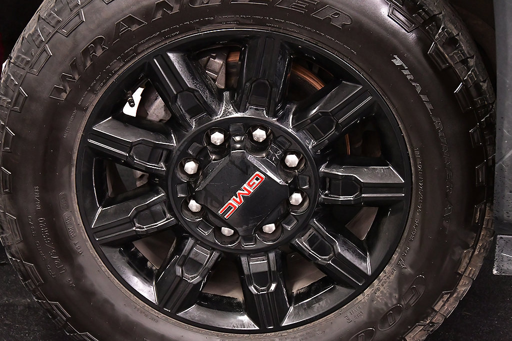 Used 2025 GMC Sierra 2500 AT4 w/ AT4 Premium Plus Package AWD/4WD image 9