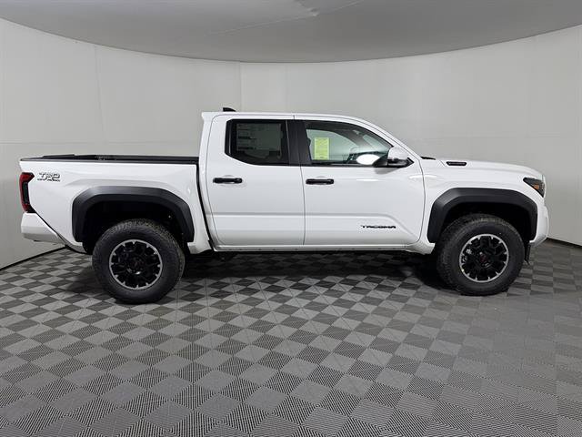 New 2026 Toyota Tacoma TRD Off-Road w/ TRD Off Road Upgrade Package AWD/4WD image 6
