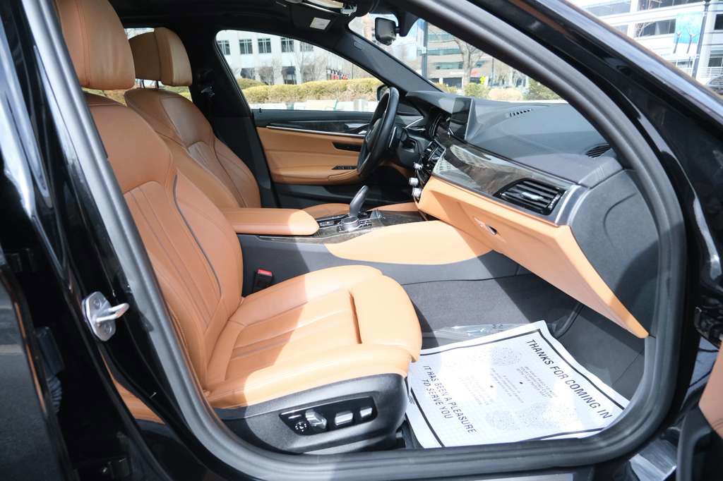 Used 2017 BMW 540i xDrive AWD/4WD image 34