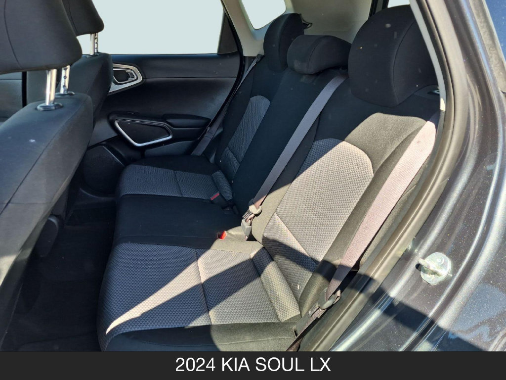 Used 2024 Kia Soul LX w/ LX Technology Package FWD image 16
