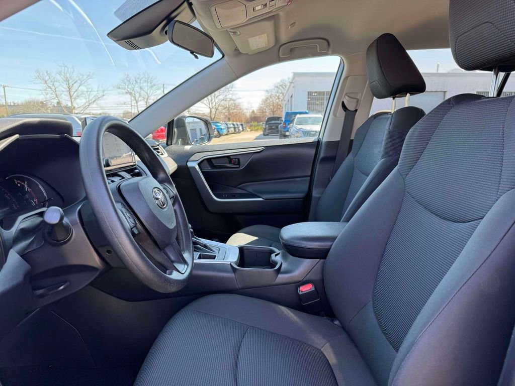 Used 2023 Toyota RAV4 LE AWD/4WD image 16