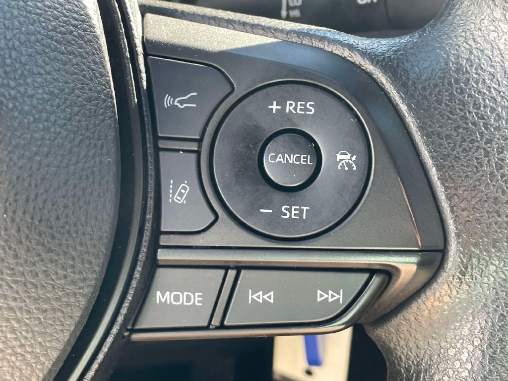 Used 2025 Toyota RAV4 LE FWD image 28
