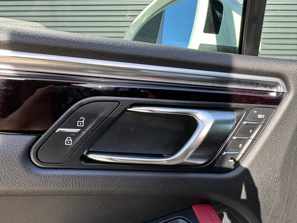 Used 2020 Porsche Macan S image 19
