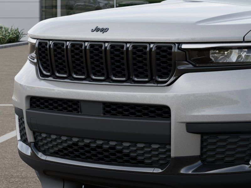 New 2025 Jeep Grand Cherokee L Altitude AWD/4WD image 11