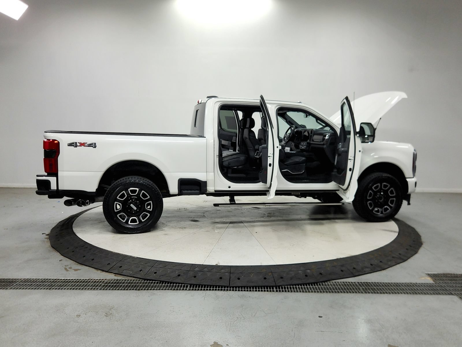 Used 2026 Ford F250 Platinum AWD/4WD image 17