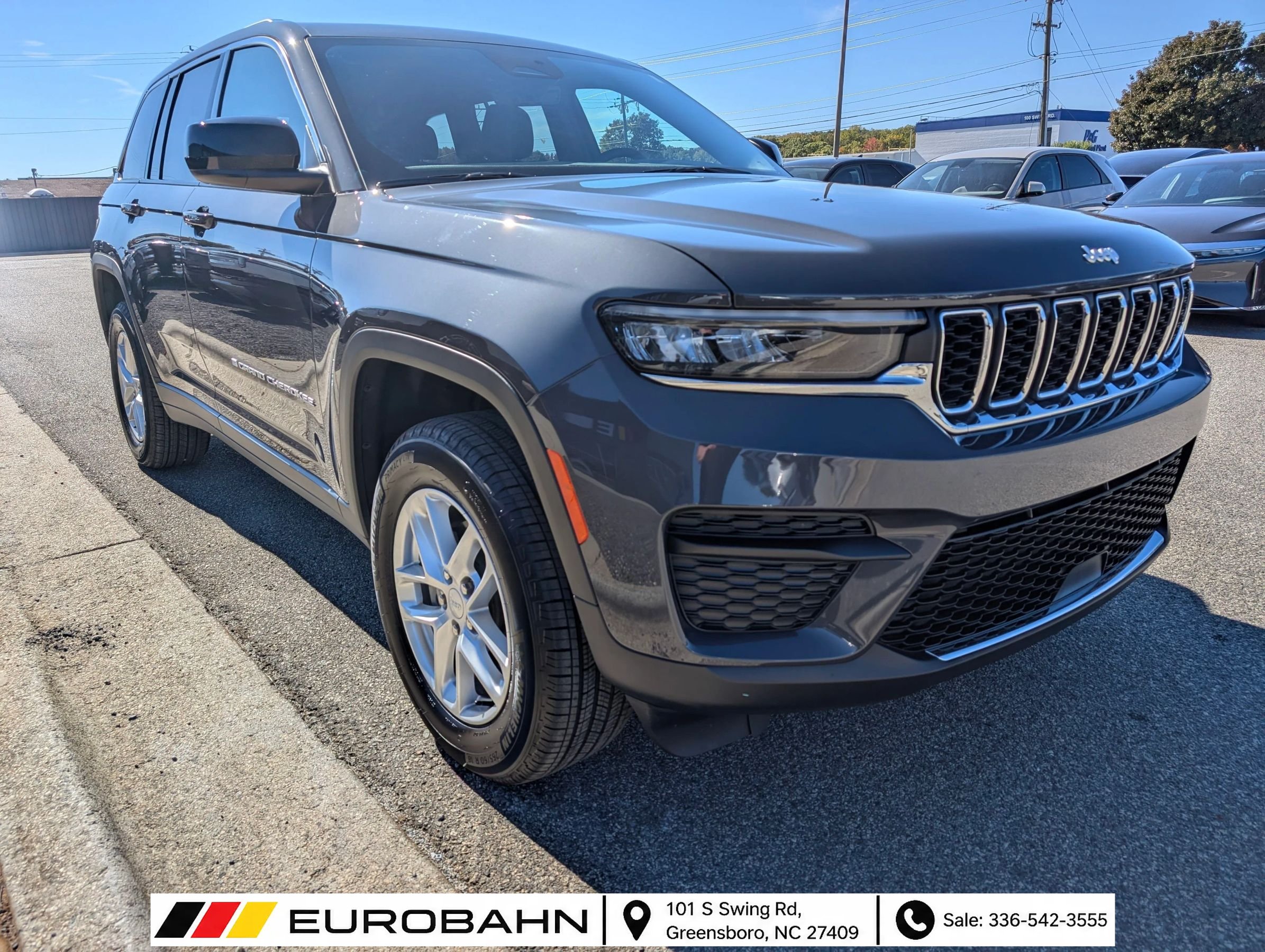 Used 2025 Jeep Grand Cherokee Laredo X AWD/4WD image 27