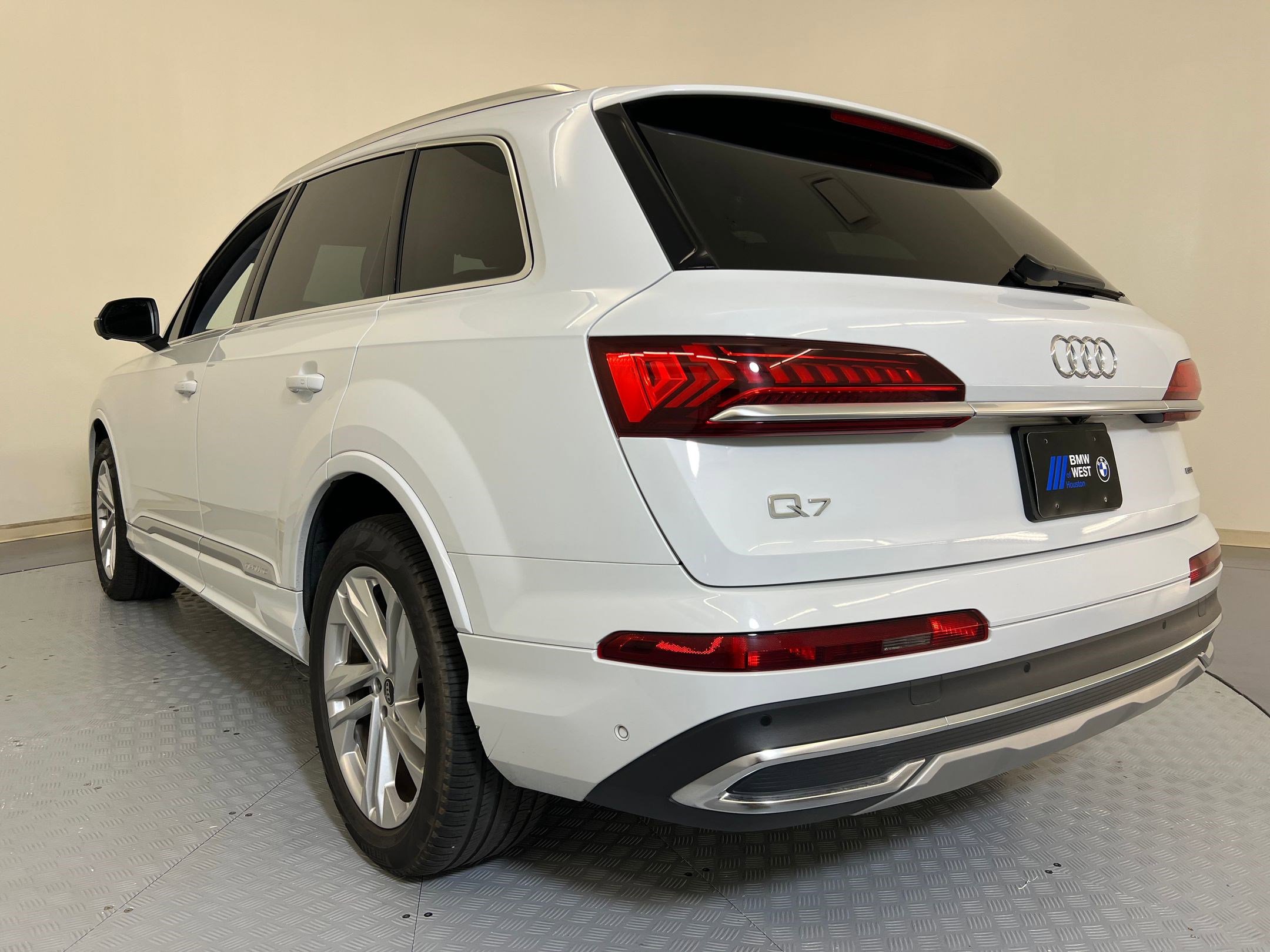 Used 2023 Audi Q7 3.0T Premium w/ Convenience Package image 3