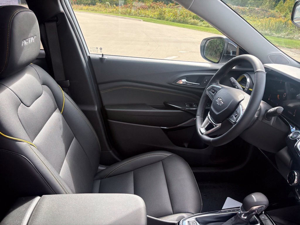 Used 2024 Chevrolet Trax ACTIV w/ Sunroof Package FWD image 31