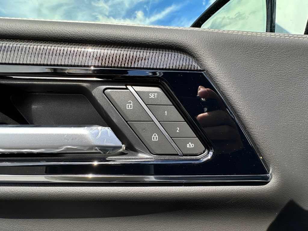 New 2026 GMC Yukon XL Elevation w/ Elevation Premium Package AWD/4WD image 21