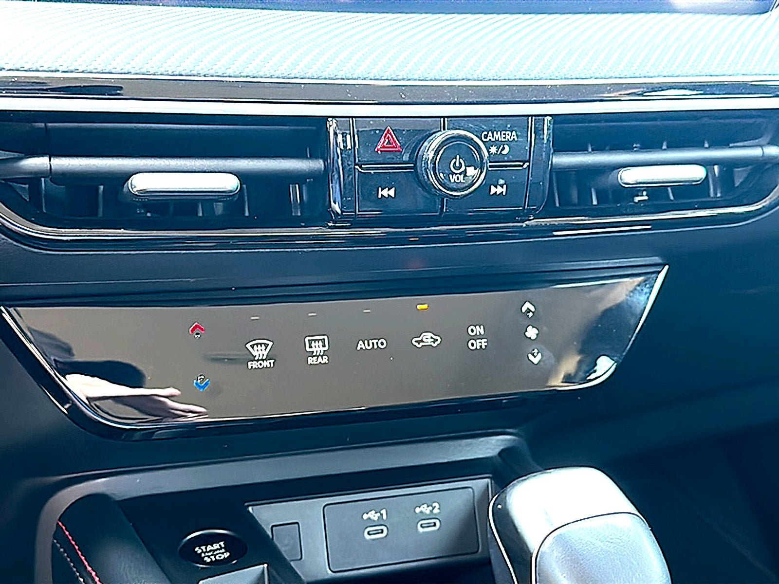 Certified 2025 Nissan Kicks SR FWD image 34