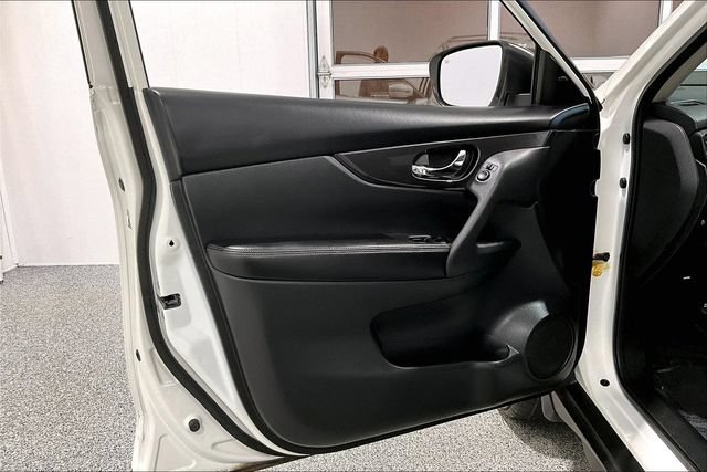 Used 2019 Nissan Rogue S FWD image 23