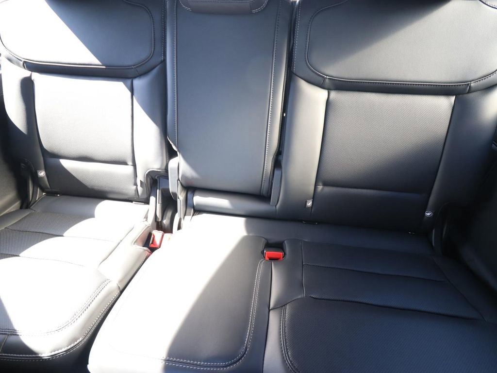 New 2025 Ford Expedition Max Platinum w/ Stealth Performance Package AWD/4WD image 17