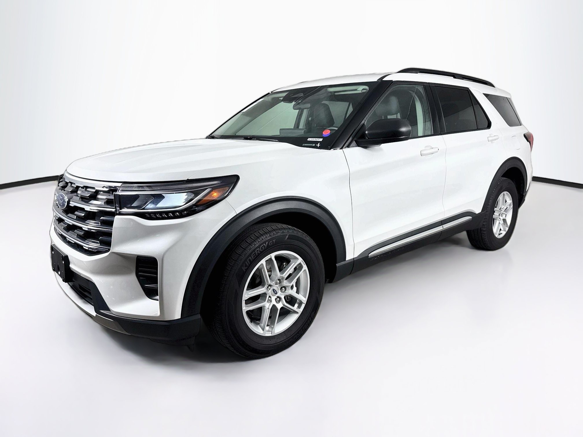 Used 2025 Ford Explorer Active AWD/4WD image 4