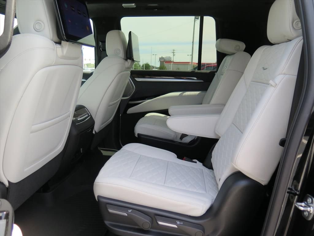 New 2026 Cadillac Escalade ESV Platinum Luxury w/ LPO, Floor Liner Package AWD/4WD image 24