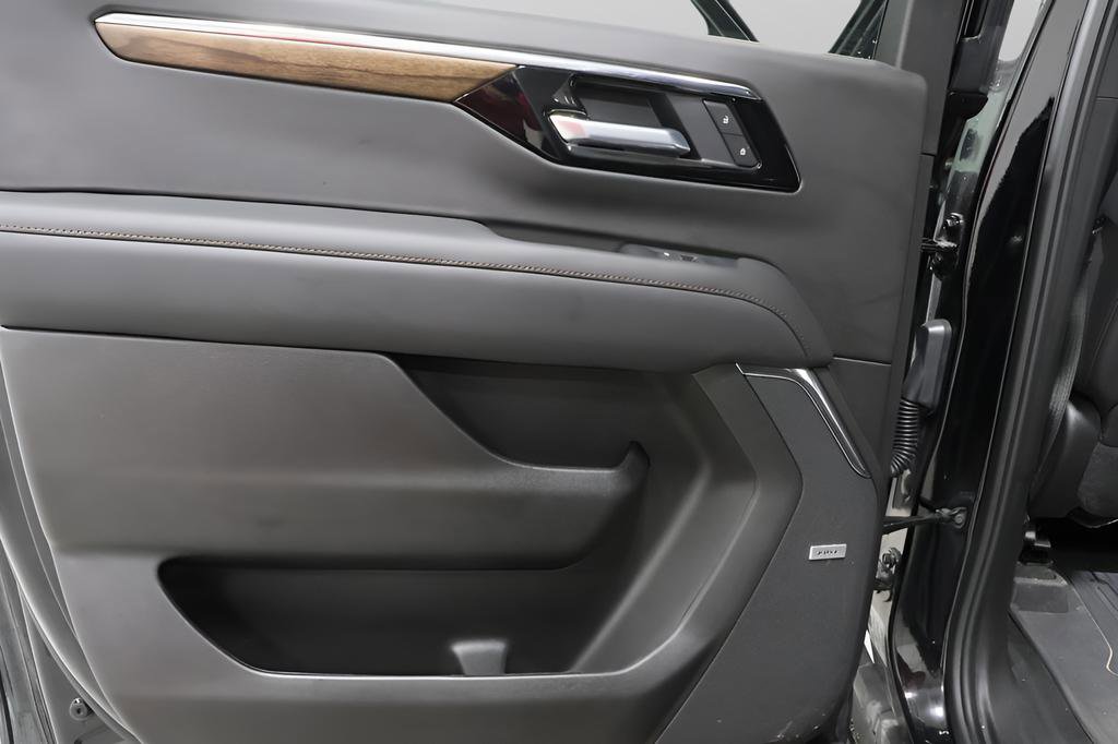 Used 2026 Chevrolet Suburban High Country AWD/4WD image 25