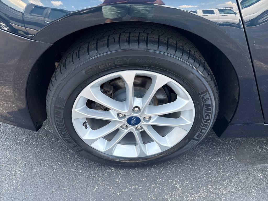 Used 2020 Ford Fusion SE FWD image 25