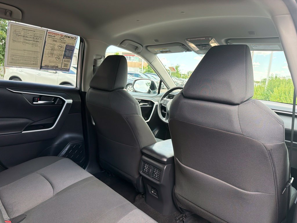 Used 2025 Toyota RAV4 XLE AWD/4WD image 15