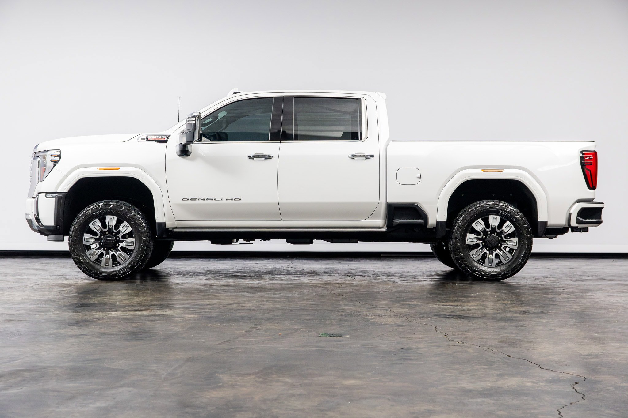 Used 2024 GMC Sierra 2500 Denali w/ Denali Reserve Package AWD/4WD image 9