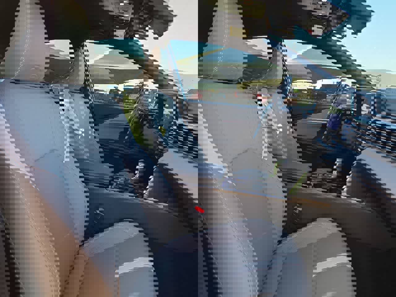 Used 2025 Toyota Camry SE w/ Convenience Package image 18