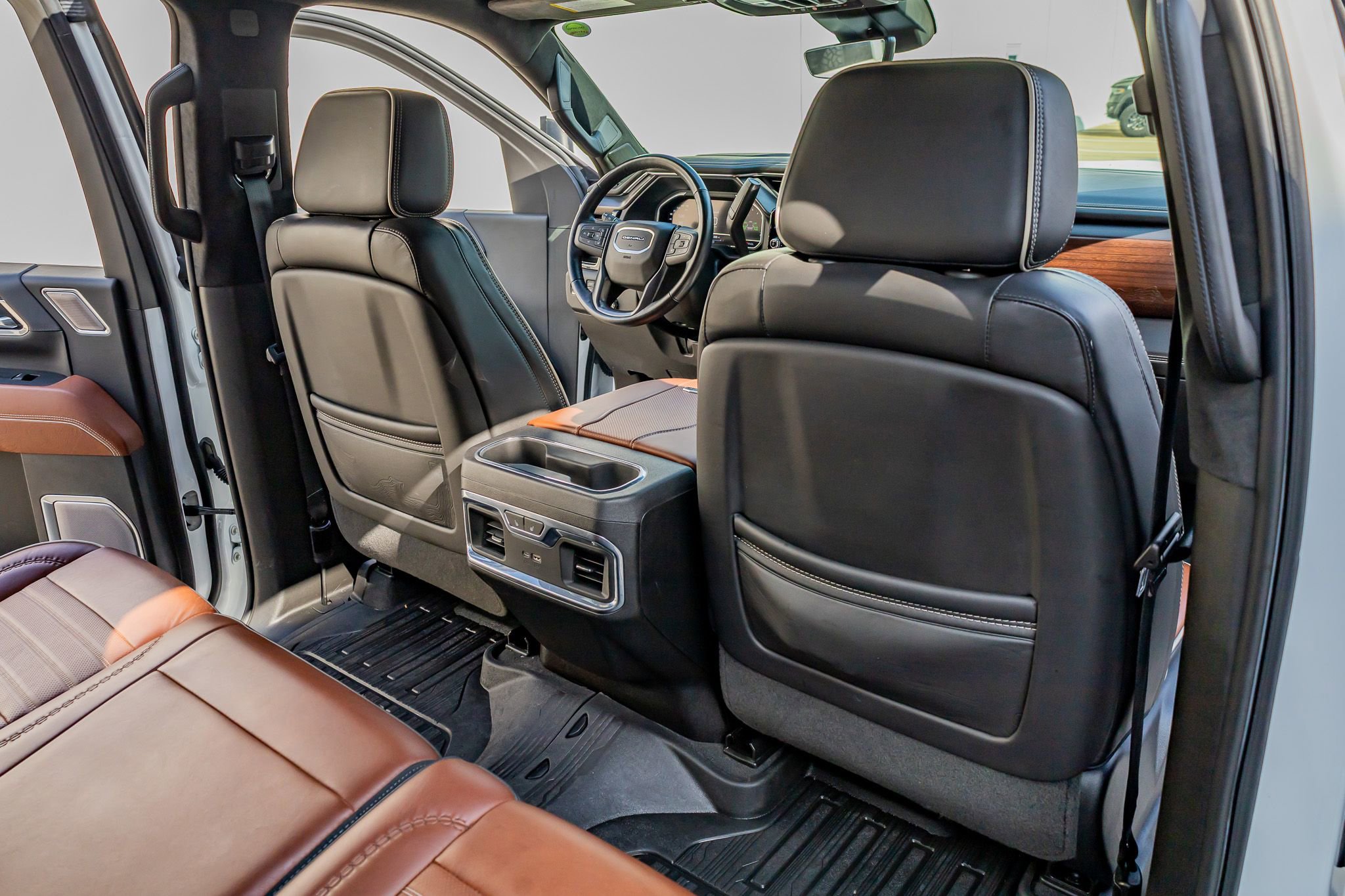 Used 2024 GMC Sierra 3500 Denali Ultimate image 32