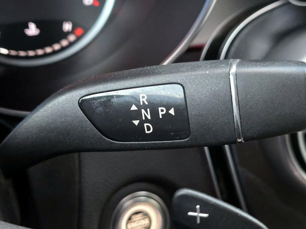 Used 2022 Mercedes-Benz GLC 300 w/ Premium Package Lite image 23