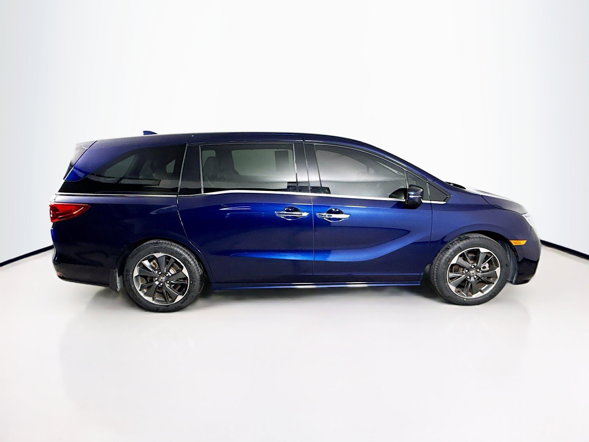Used 2023 Honda Odyssey Elite image 2