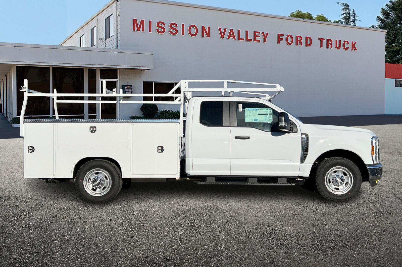 New 2026 Ford F350 XL w/ XL Chrome Package RWD image 3
