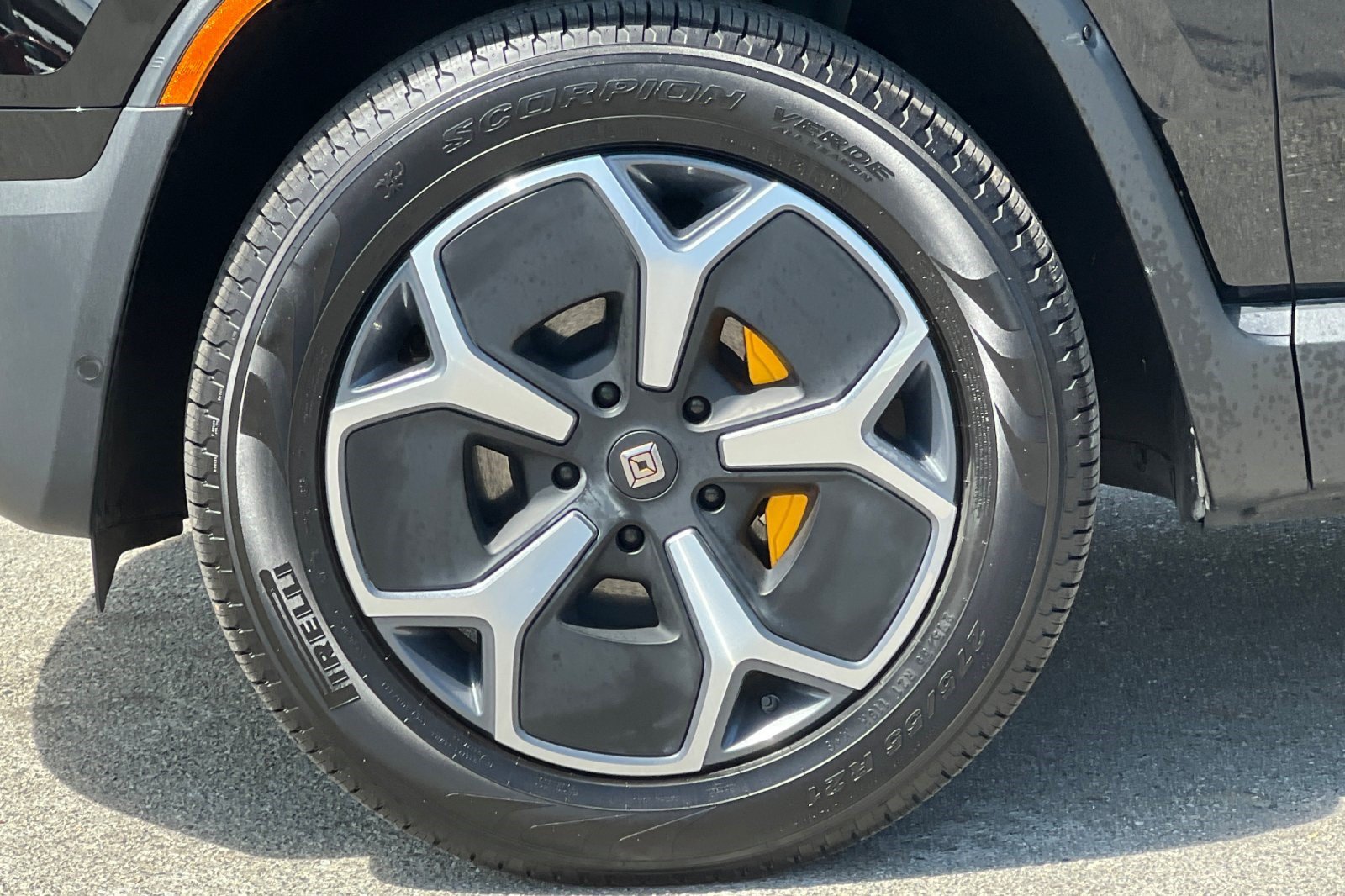 Used 2024 Rivian R1S Adventure AWD/4WD image 12