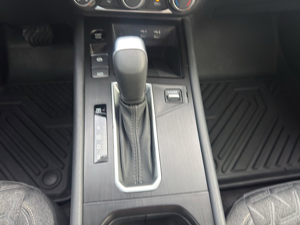 Used 2025 Nissan Kicks SV w/ Illumination Package image 14