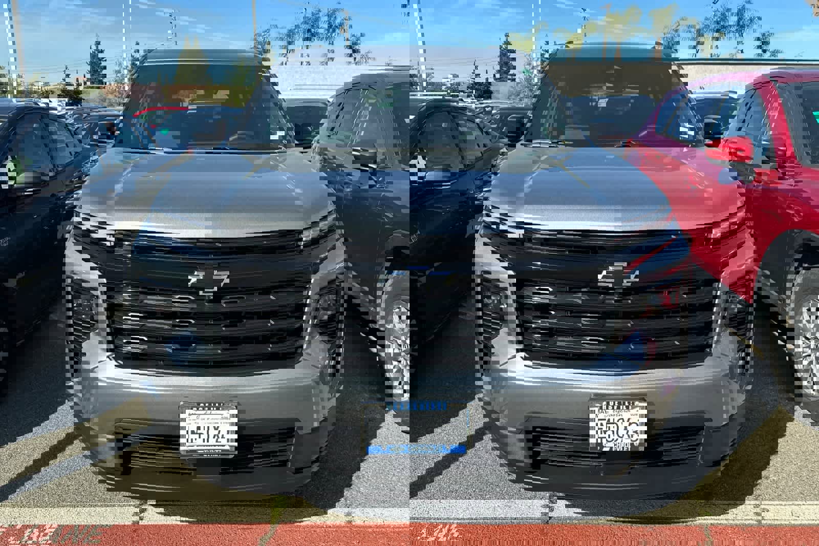 Used 2026 Chevrolet Traverse LT w/ Midnight/Sport Edition image 2