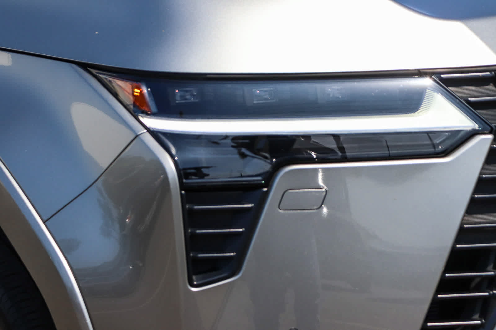 Used 2024 Lexus GX 550 w/ Cold Area Package AWD/4WD image 4