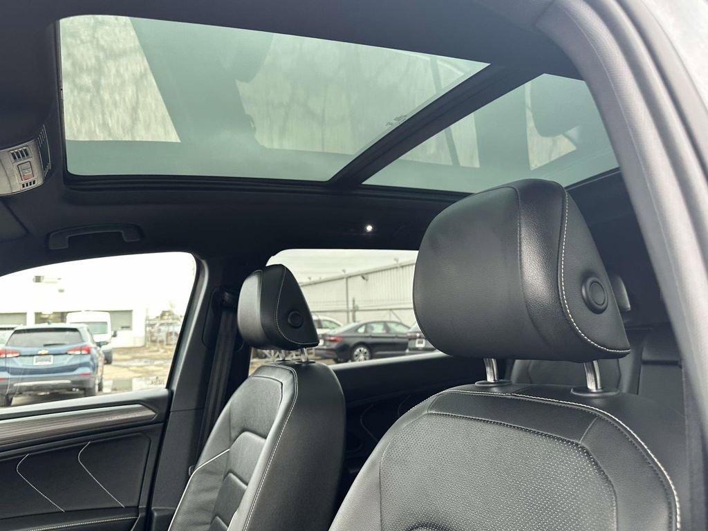 Certified 2024 Volkswagen Tiguan SEL R-Line image 24