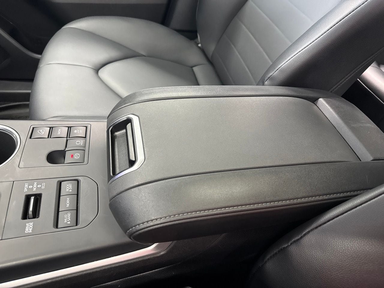 Used 2025 Toyota Highlander XLE AWD/4WD image 31