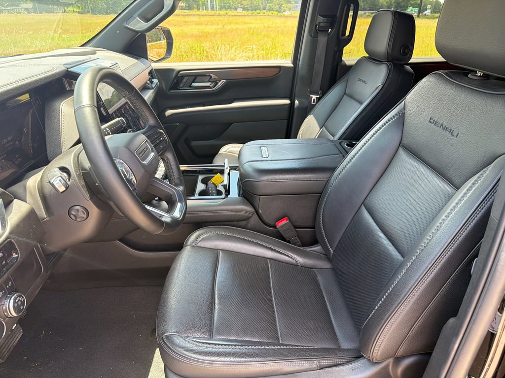 Used 2025 GMC Yukon Denali AWD/4WD image 9
