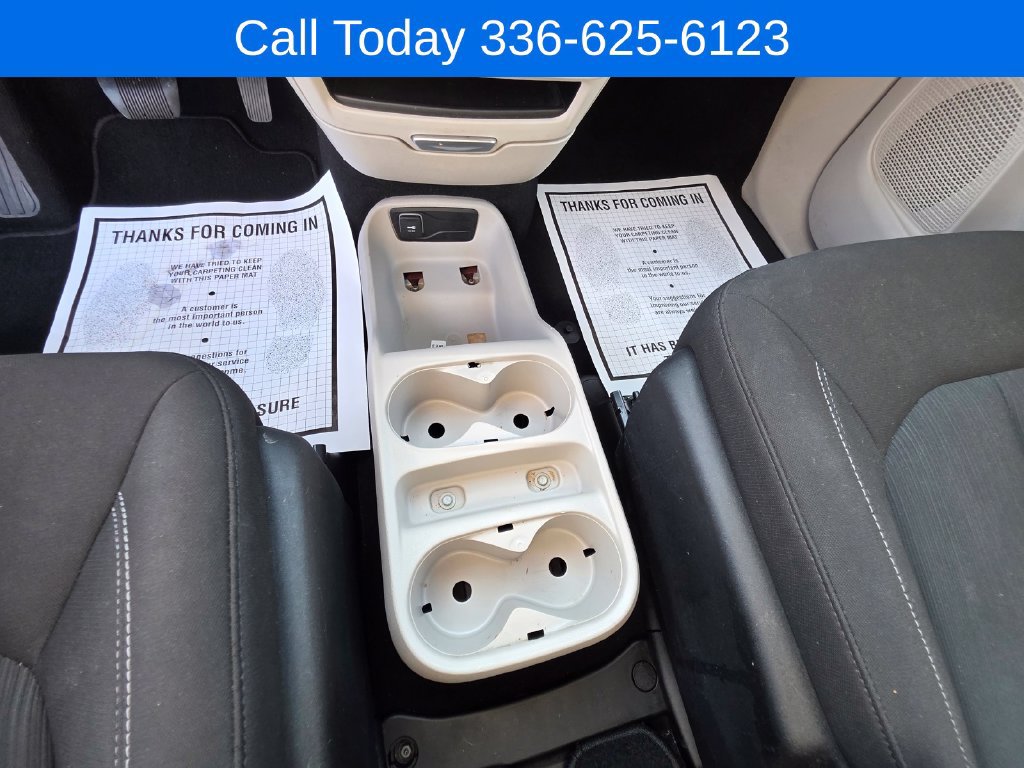 Used 2023 Chrysler Voyager LX FWD image 18