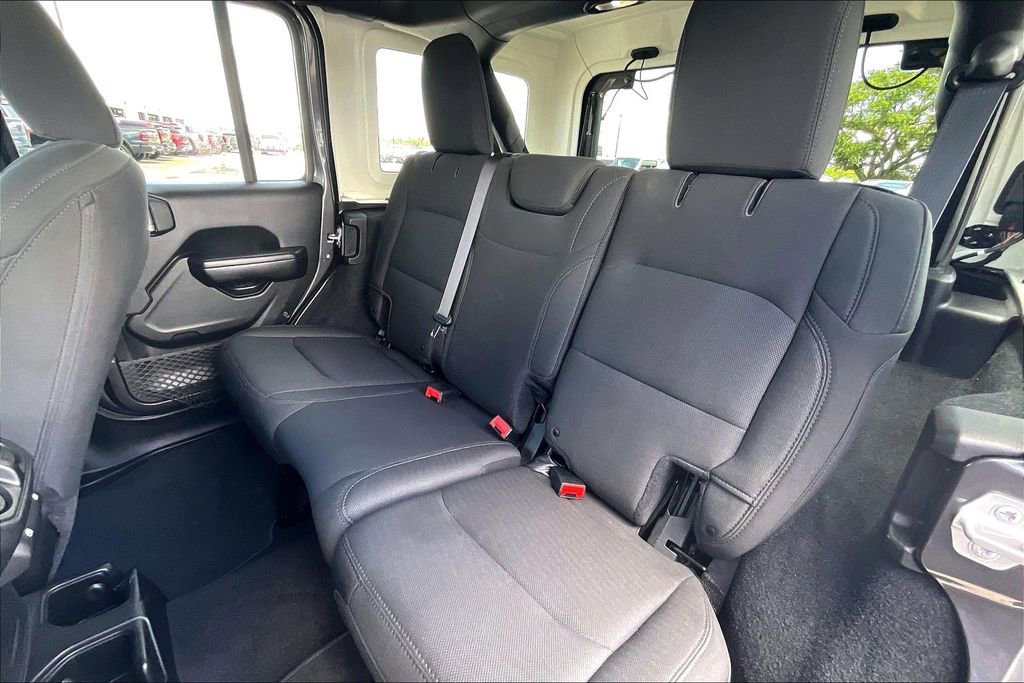 Used 2018 Jeep Wrangler Unlimited Sport S AWD/4WD image 19