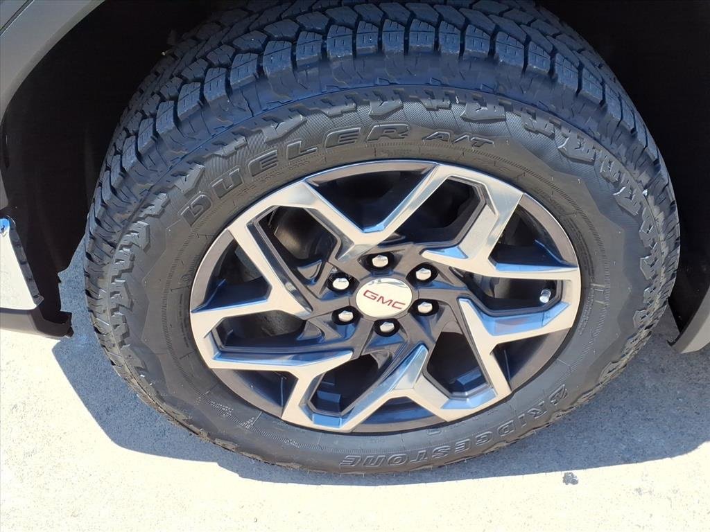 New 2026 GMC Sierra 1500 SLT image 9