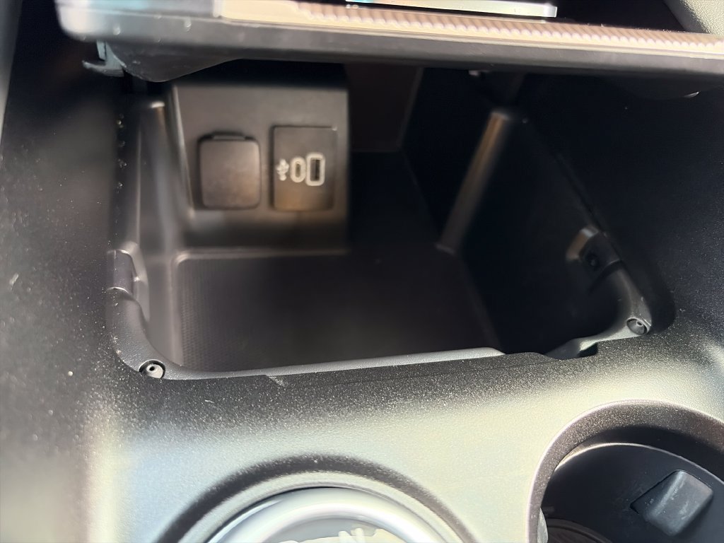 Used 2025 Ford Explorer Active AWD/4WD image 26