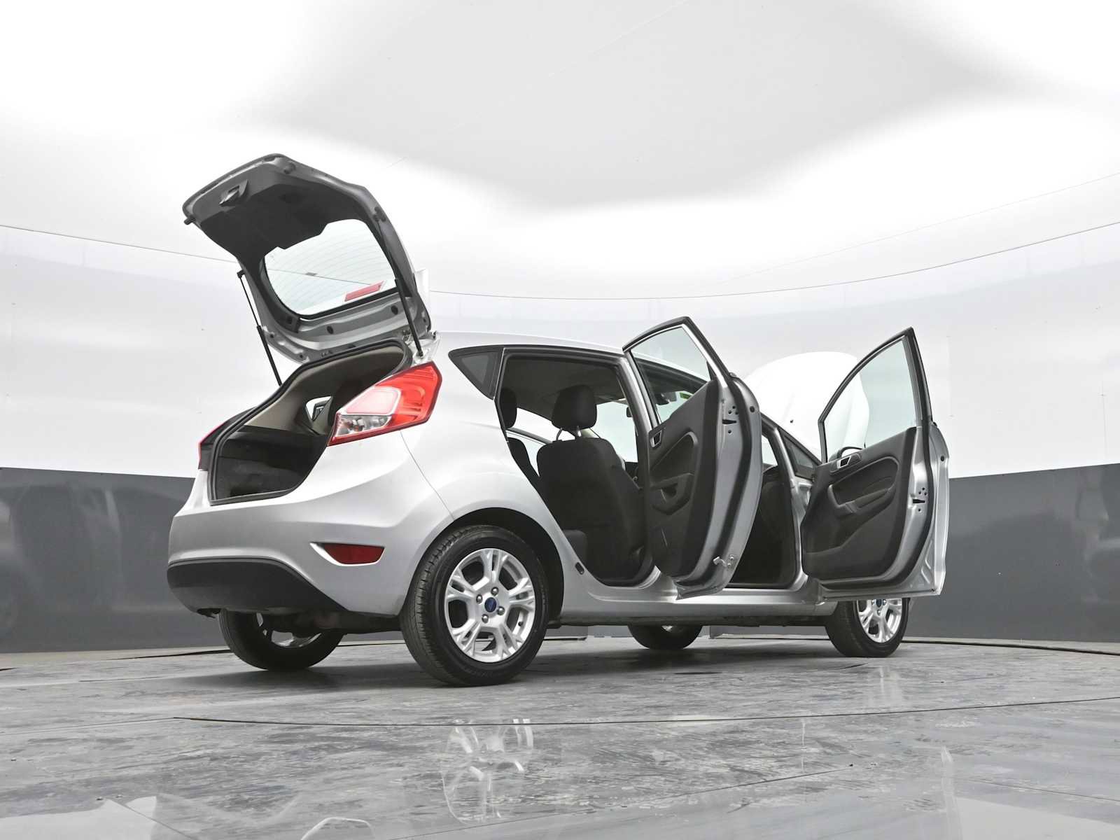 Used 2016 Ford Fiesta SE w/ Cold Weather Package FWD image 45