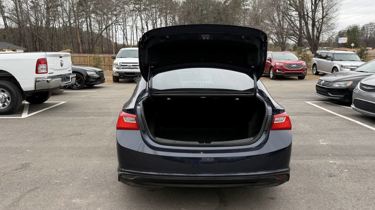 Used 2017 Chevrolet Malibu LT image 5