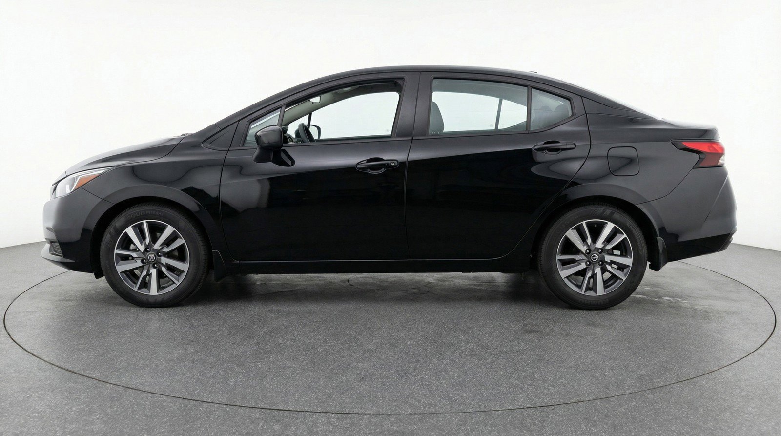 Used 2025 Nissan Versa SV image 5