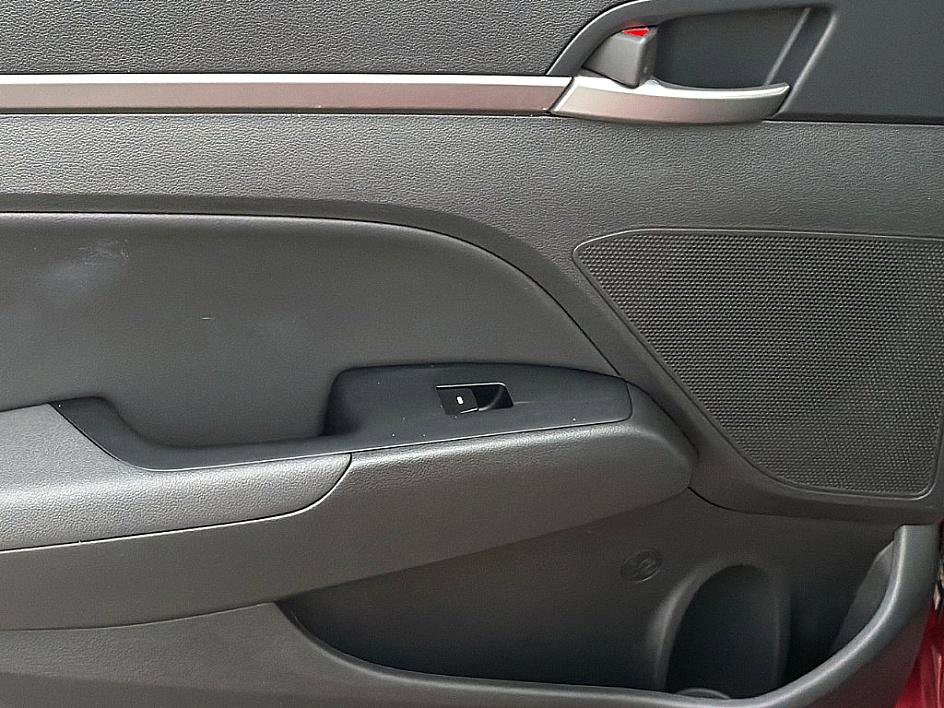 Used 2017 Hyundai Elantra Limited image 8